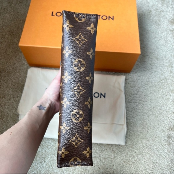 Louis Vuitton Toiletry 26 monogram pouch new in box - Picture 9 of 9